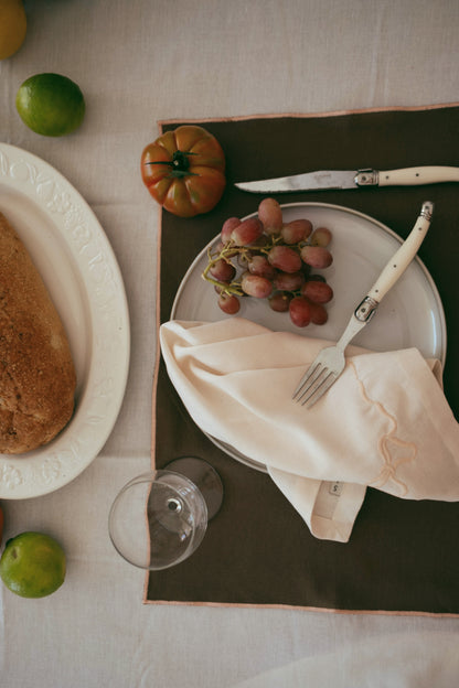 Line Placemat - Brown/Pink Piping